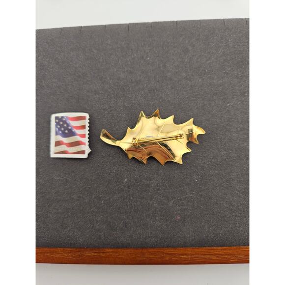 Enamel Painted Gold Tone Holly Brooch Pin Holiday Party Christmas Festive - Picture 4 of 4
